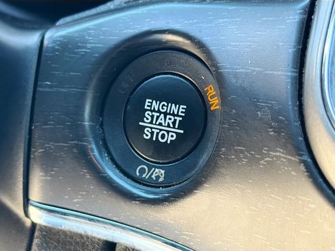 Used 2018 Jeep Grand Cherokee Limited image 34