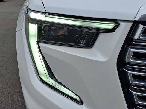 Used 2024 GMC Acadia Denali w/ Super Cruise Package image 9