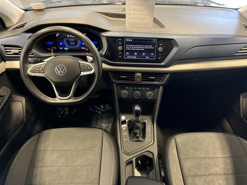 Certified 2022 Volkswagen Taos SE FWD image 18