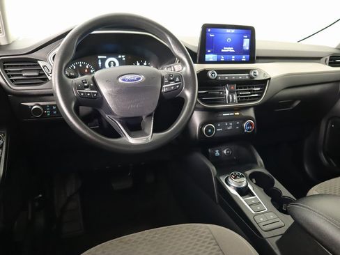 Used 2021 Ford Escape SE image 2