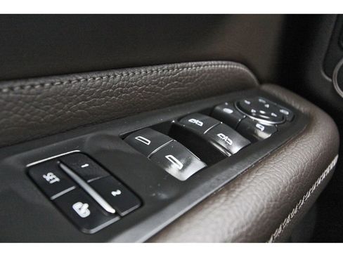 Used 2021 GMC Yukon Denali w/ Denali Premium Package image 20