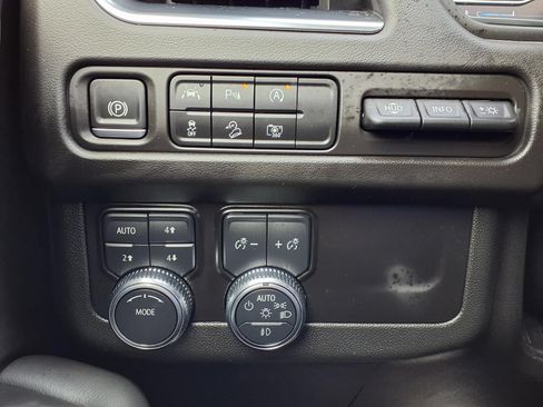 Used 2024 GMC Yukon XL AT4 w/ Technology Package AWD/4WD image 23