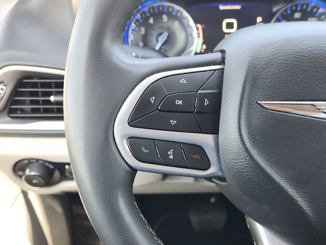 Used 2023 Chrysler Pacifica Touring-L FWD image 29