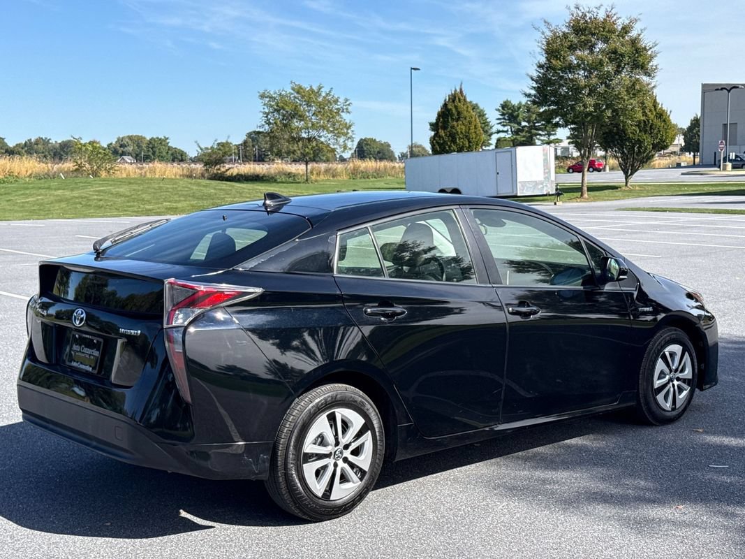 Used 2017 Toyota Prius Two w/ Carpet Mat Package FWD image 8