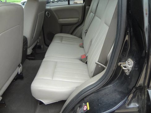 Used 2005 Jeep Liberty Limited AWD/4WD image 10