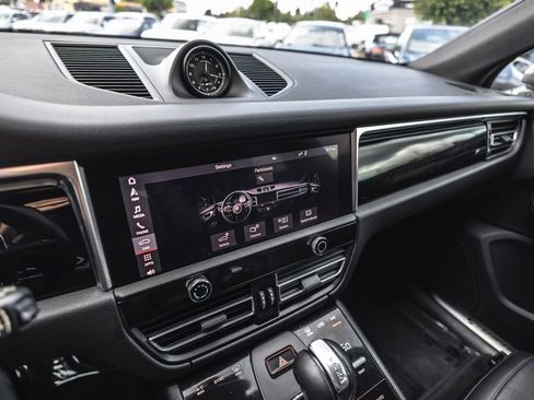 Used 2022 Porsche Macan S AWD/4WD image 18