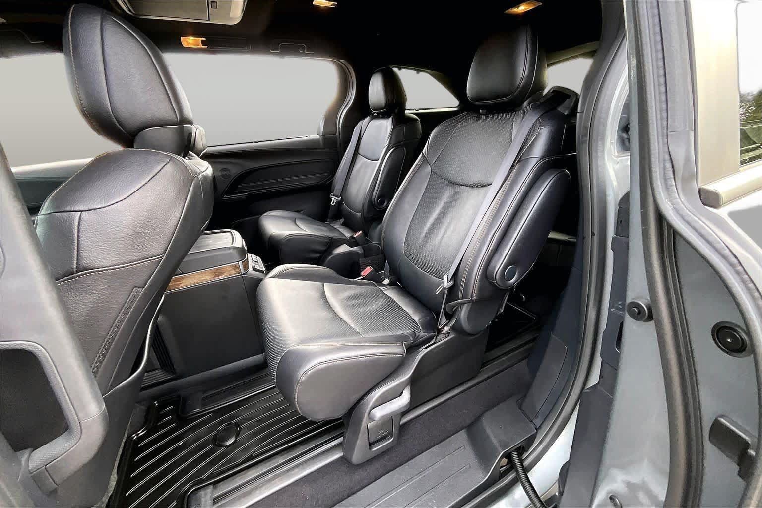 Used 2026 Toyota Sienna Platinum AWD/4WD image 20