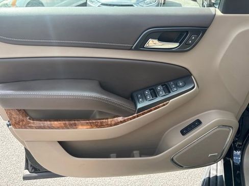 Used 2019 Chevrolet Suburban Premier AWD/4WD image 18