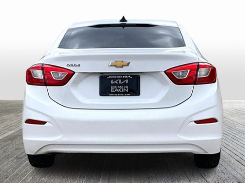 Used 2018 Chevrolet Cruze LS image 4