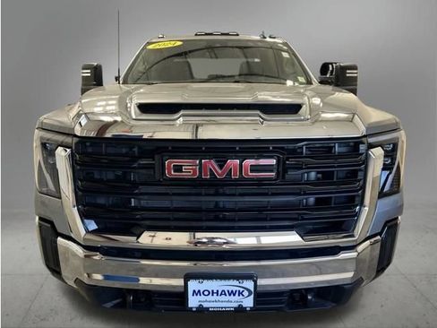 Used 2024 GMC Sierra 2500 Pro w/ Convenience Package AWD/4WD image 9