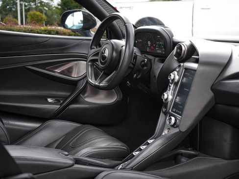 Used 2018 McLaren 720S Luxury RWD image 38