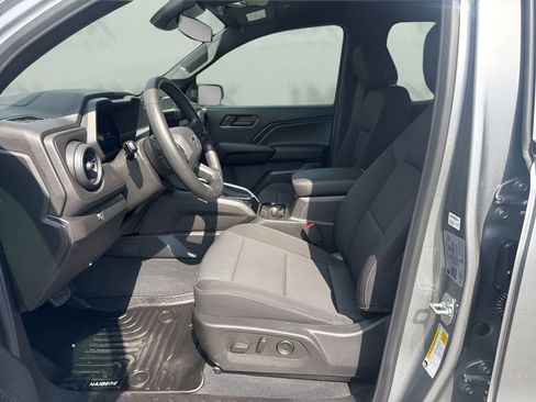 Used 2024 Chevrolet Colorado Trail Boss w/ Technology Package image 9