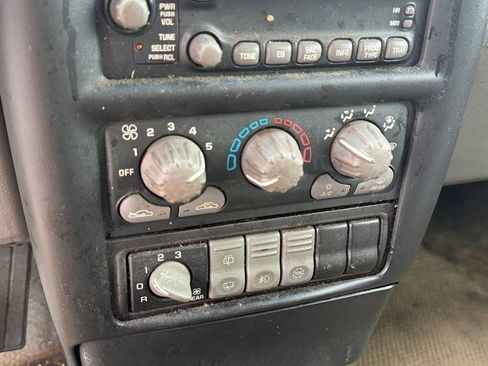 Used 2004 Pontiac Montana Extended w/ Convenience Package #2 FWD image 27