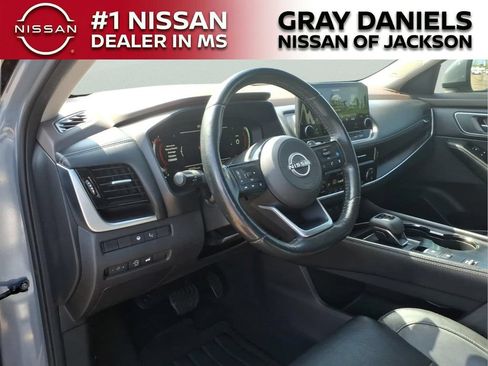 Used 2023 Nissan Rogue Platinum w/ Platinum Premium Package FWD image 11