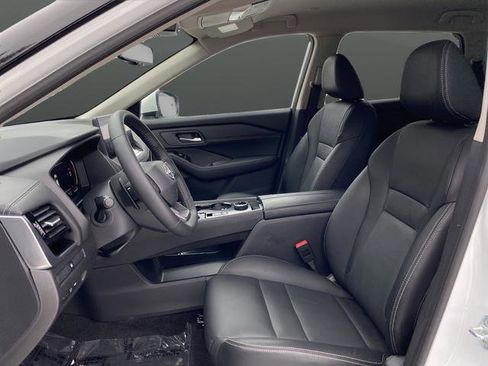 Used 2025 Nissan Rogue SL image 4