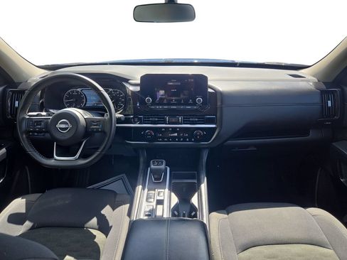Used 2025 Nissan Pathfinder SV FWD image 9