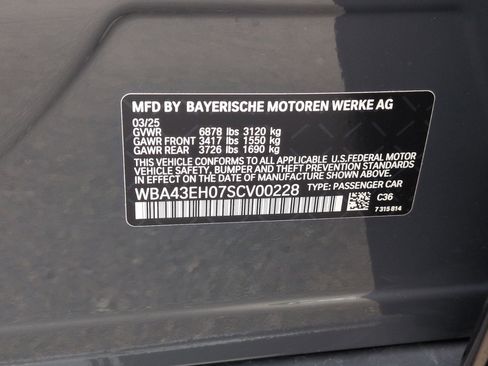 Used 2025 BMW 750e xDrive image 35