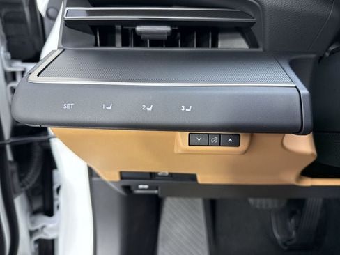 New 2026 Lexus ES 350e FWD image 13