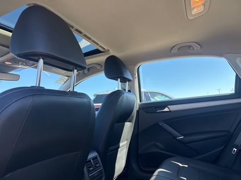 Used 2021 Volkswagen Passat 2.0T SE image 31