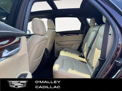 Used 2018 Cadillac XT5 Luxury w/ Driver Awareness Package AWD/4WD image 11