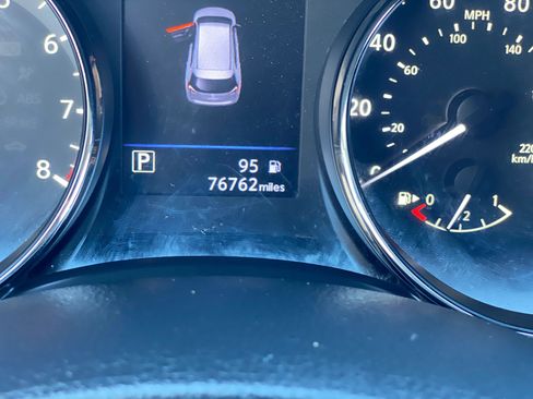 Used 2018 Nissan Rogue S image 27