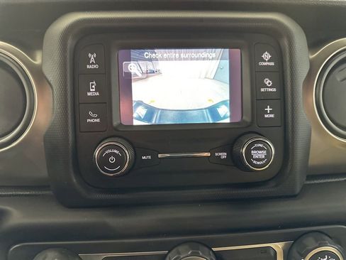 Used 2020 Jeep Gladiator Sport w/ Quick Order Package 24S AWD/4WD image 13
