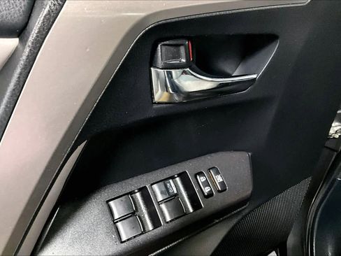 Used 2017 Toyota RAV4 XLE AWD/4WD image 32