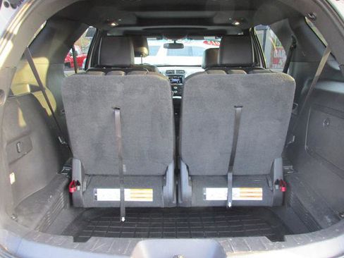 Used 2015 Ford Explorer XLT w/ Equipment Group 202A image 7