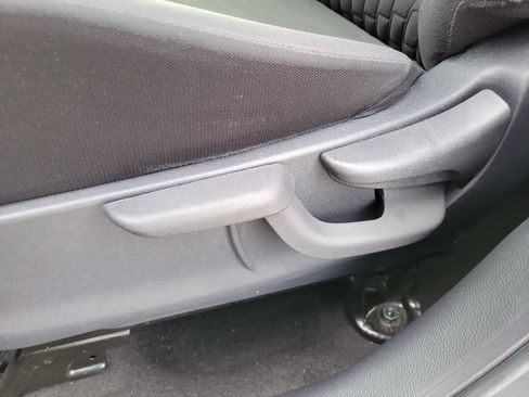Certified 2022 Nissan Kicks SV FWD image 17