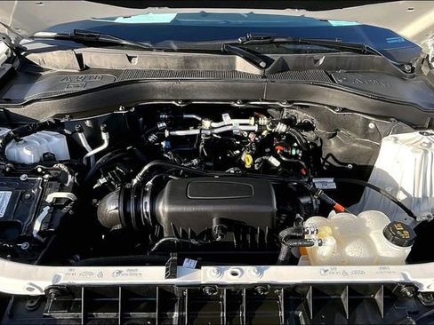 Used 2024 Ford Explorer XLT w/ Equipment Group 202A image 9