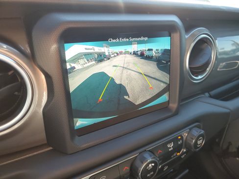 Used 2021 Jeep Wrangler Unlimited Sahara image 25