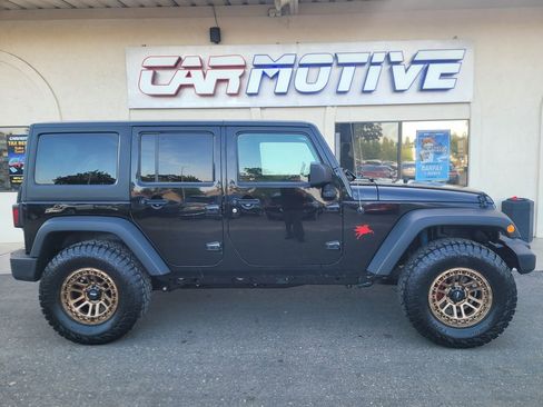 Used 2017 Jeep Wrangler Unlimited Sport w/ Connectivity Group AWD/4WD image 4