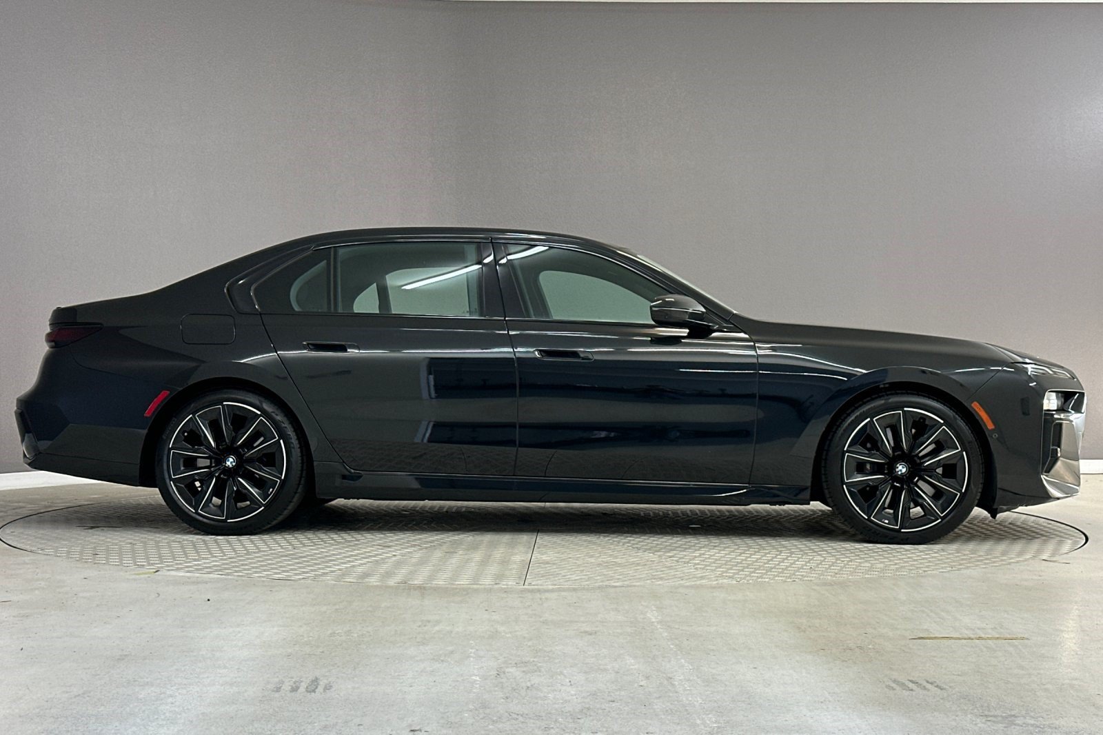 Used 2023 BMW 740i RWD image 7
