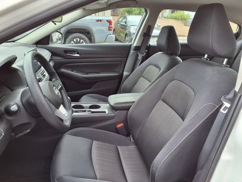 Used 2025 Nissan Altima 2.5 SV FWD image 15