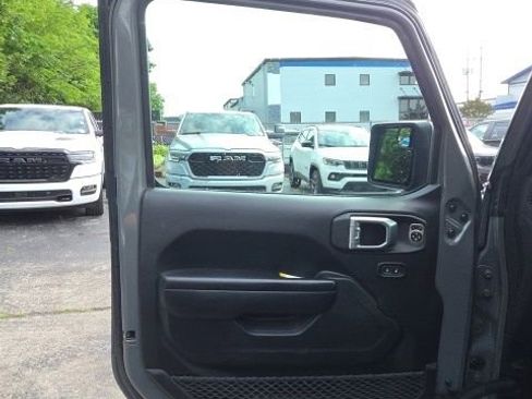 Used 2021 Jeep Wrangler Rubicon AWD/4WD image 12