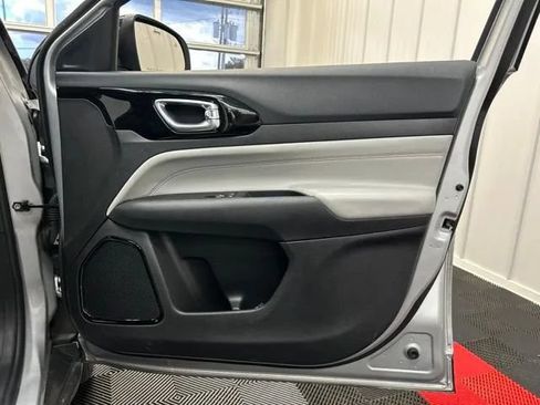 Used 2025 Jeep Compass Limited AWD/4WD image 18