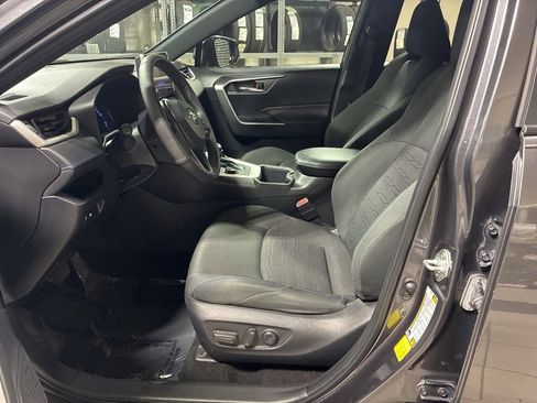 Used 2024 Toyota RAV4 SE image 13
