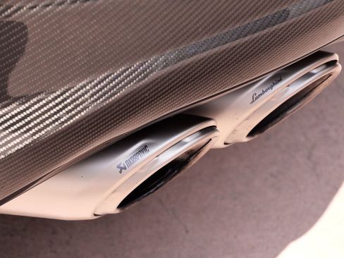 Used 2023 Lamborghini Urus Performante AWD/4WD image 12