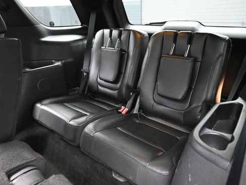 Certified 2017 Ford Explorer XLT w/ Equipment Group 202A FWD image 20