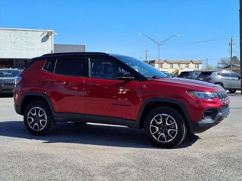 Used 2025 Jeep Compass Trailhawk image 23