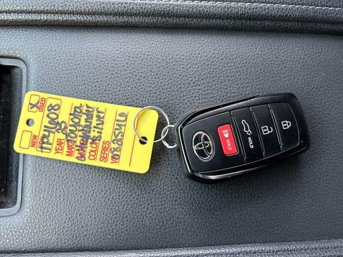 Used 2025 Toyota Grand Highlander AWD image 30