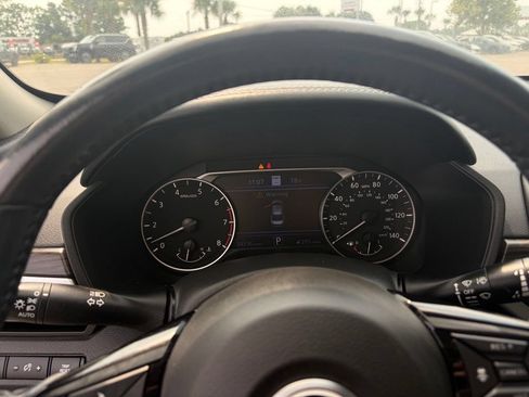 Used 2023 Nissan Altima 2.5 SL FWD image 18