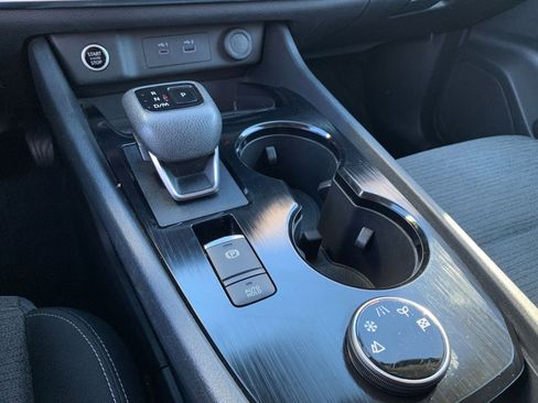 Used 2023 Nissan Rogue SV image 41