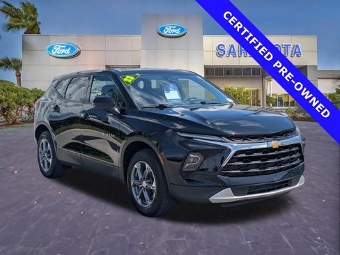 Used 2025 Chevrolet Blazer LT FWD image 1