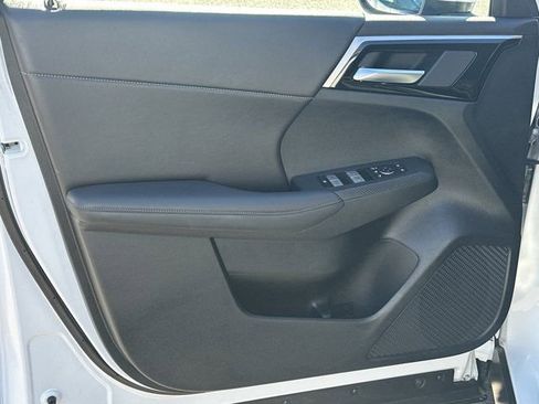 Used 2024 Mitsubishi Outlander SE image 13