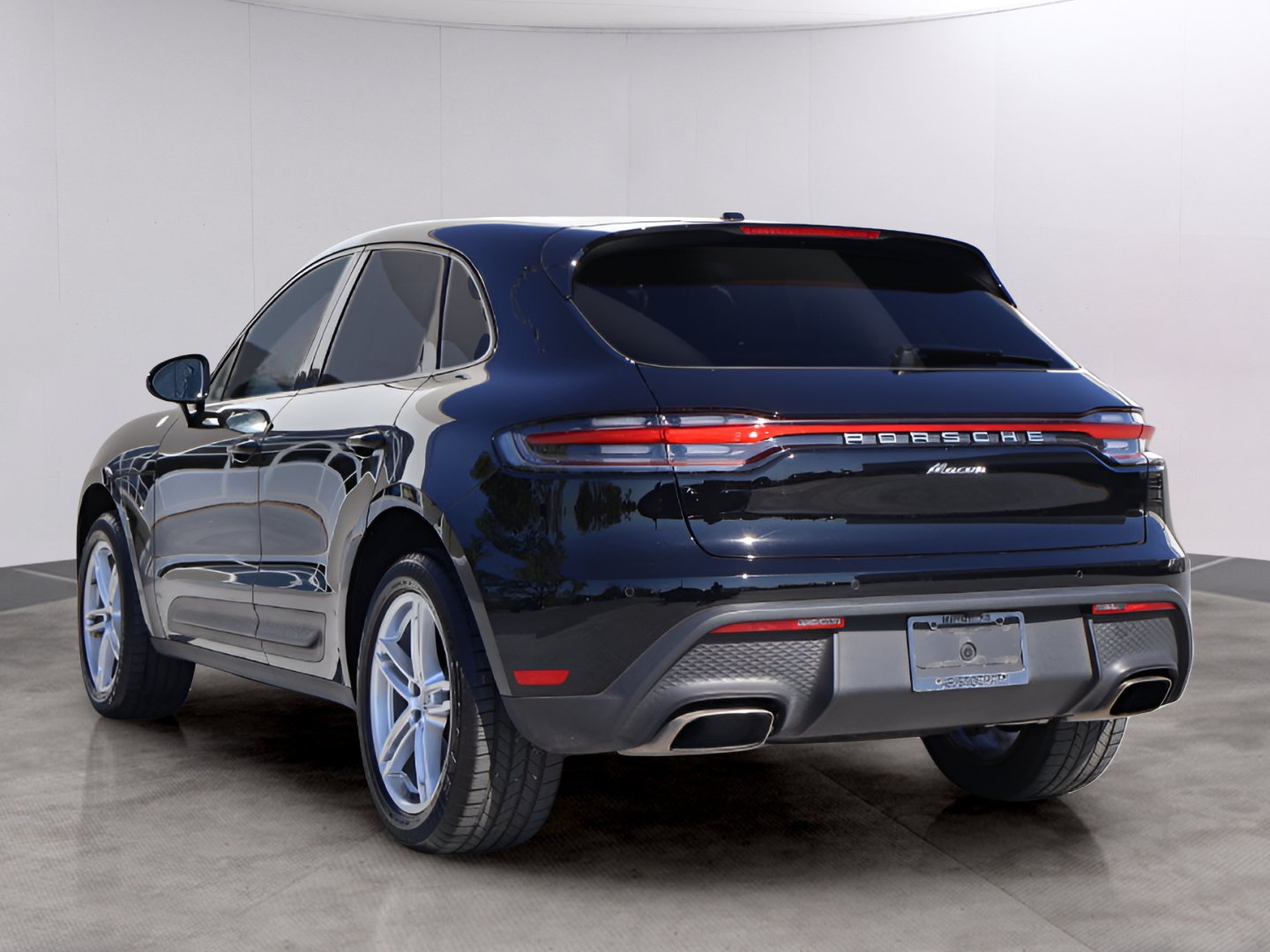Used 2023 Porsche Macan Turbo AWD/4WD image 5