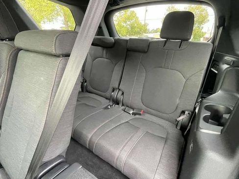 Used 2025 Honda Pilot Sport image 11