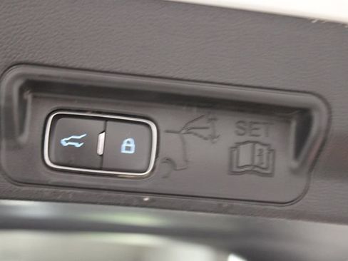 Used 2022 Ford Explorer XLT w/ Equipment Group 202A image 40