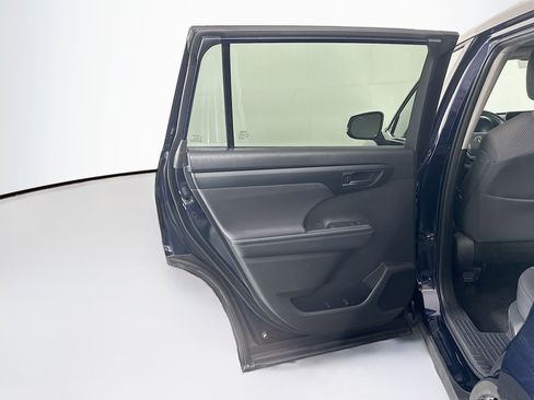 Used 2025 Toyota Highlander LE image 26