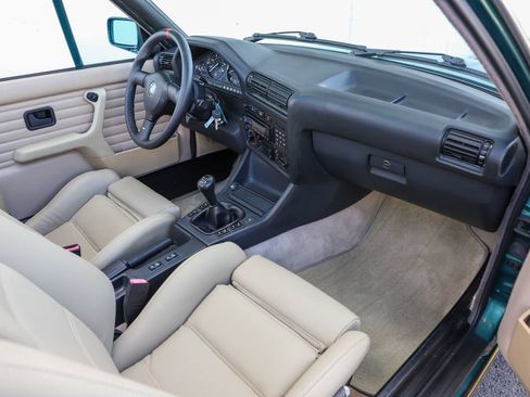 Used 1992 BMW 325i Convertible RWD image 9